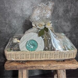 Vintage Shulton Friendship Garden Wicker Basket Gift Set
